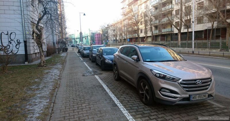 Варшава - парковка на тротуаре