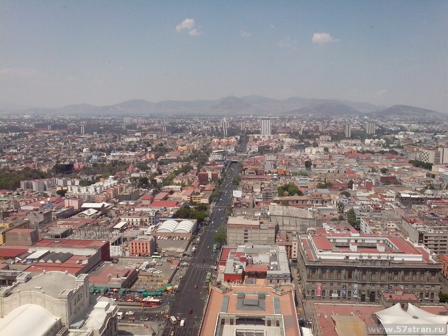 Мехико окружен горами