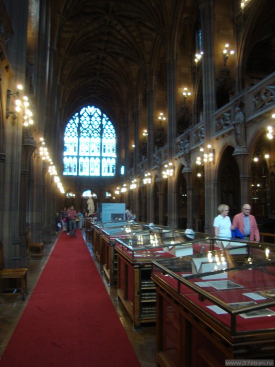 Манчестерская библиотека внутри