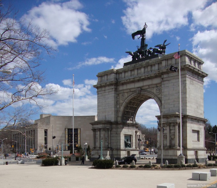 Триумфальная арка в Нью-Йорке