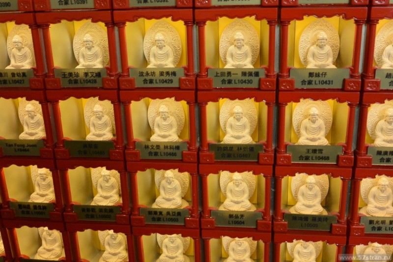Buddha Tooth Relic Temple and Museum - фигурки Будды