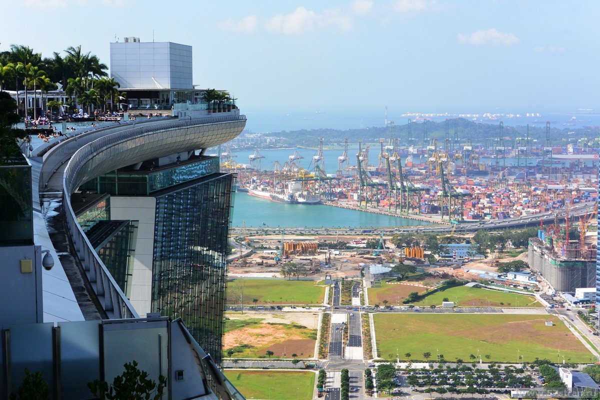 Бассейн сингапуре крыше