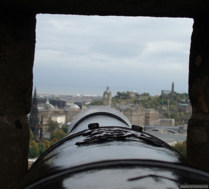 Пушка в замке Эдинбурга
